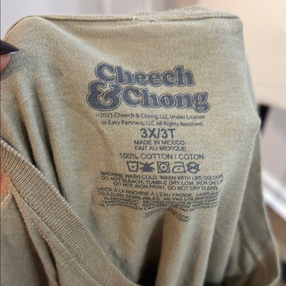 Green Short Sleeve Tee with Vintage Graphic - Picture 4 of 4